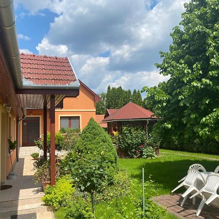 Apartman Dora Hajduszoboszlo Exterior photo