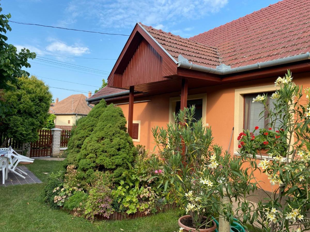 Apartman Dora Hajduszoboszlo Exterior photo